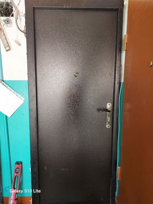 Металлические двери.