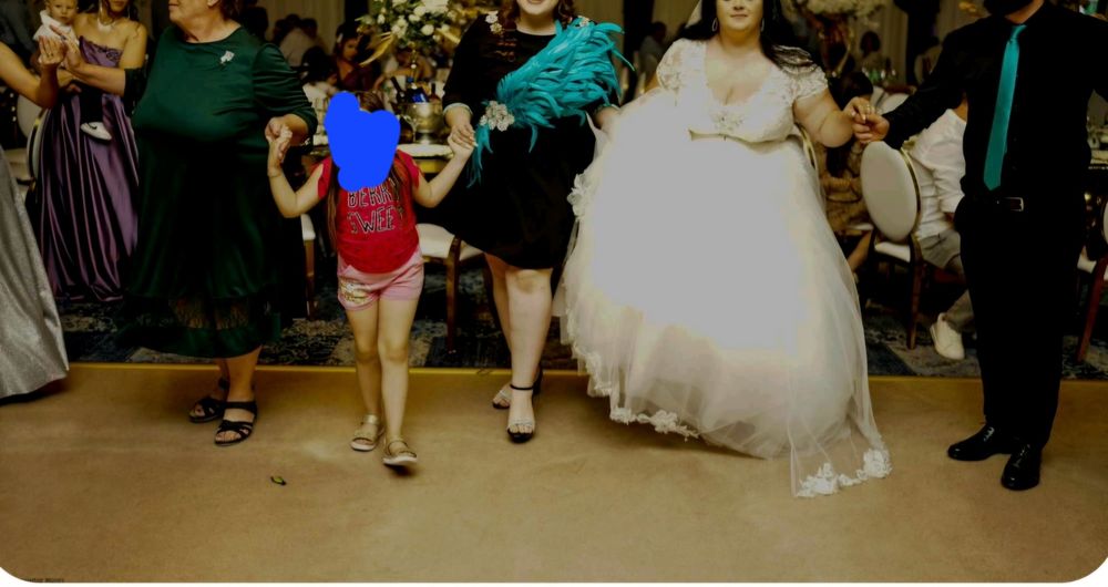 Rochie neagra cu pene turcoaz