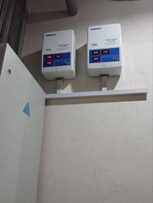 ANDELI 15 000 VA kuchlanish stabilizatori
110–250V