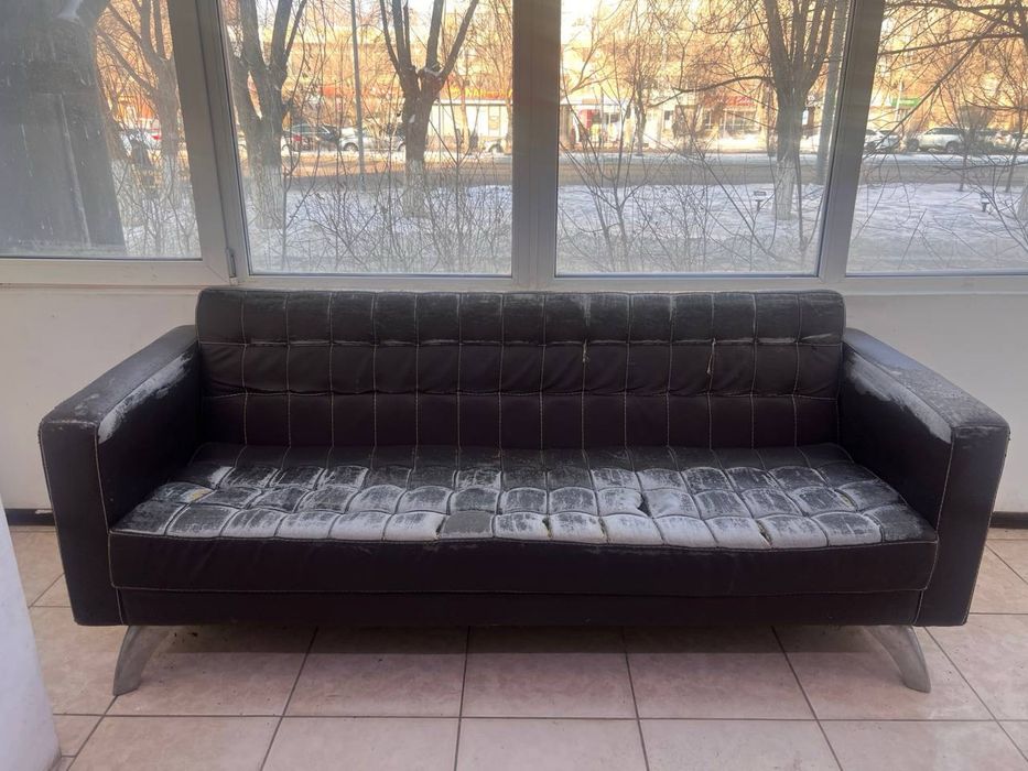 Диван старый ……………………..Диван………………………………..Диван…………………………………………Диван..