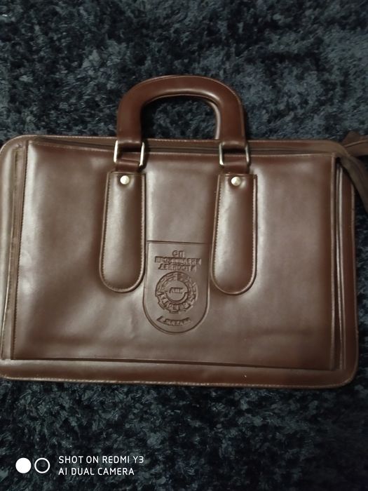 Кафява кожена чанта