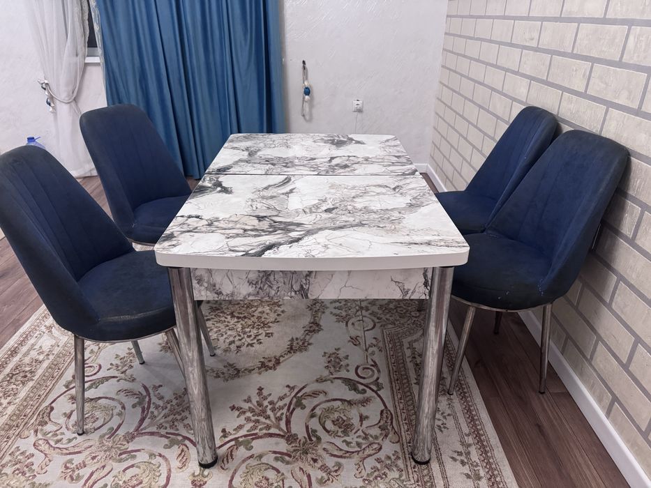 Срочно продам обеденный стол