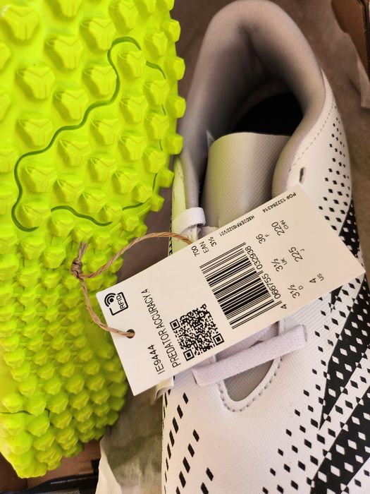 Нови кецове h&m, пантофи с хълк, стоножки adidas и маратонки nike