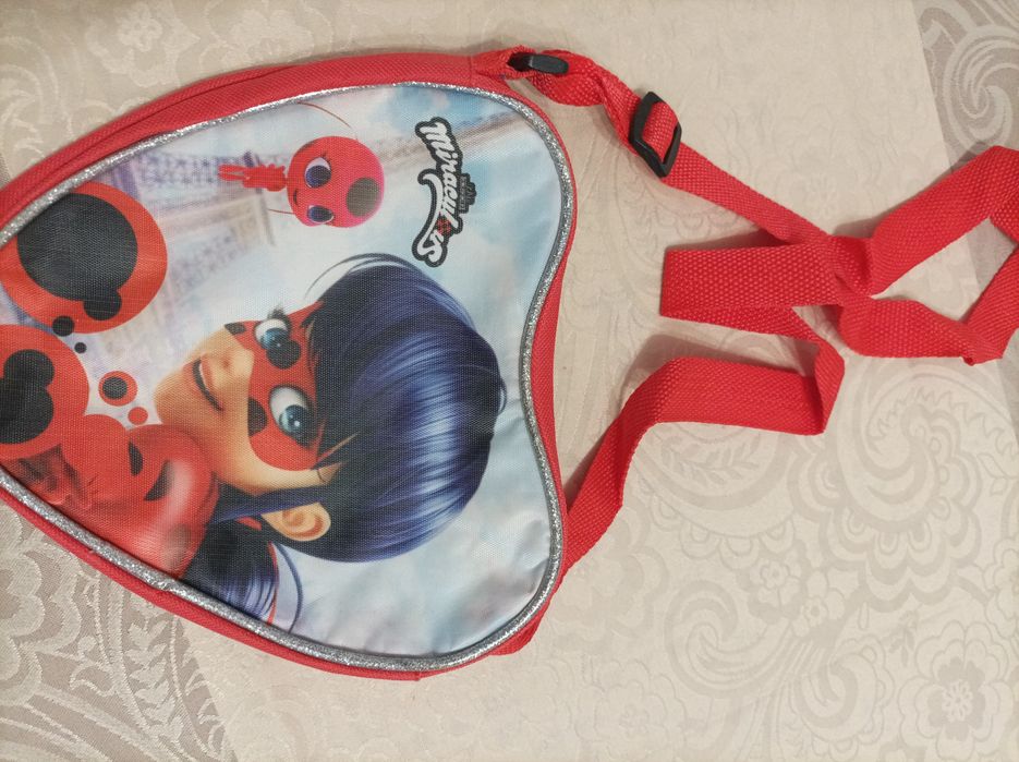 Продавам пъзел,раница,чанта за момиче с Калинката и Черния Котарак