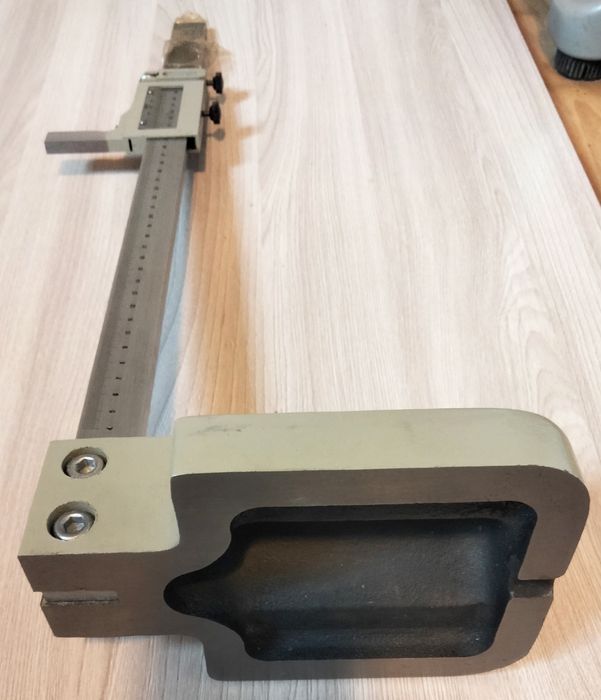 Штангенрейсмас ШР-400. Штангенциркуль