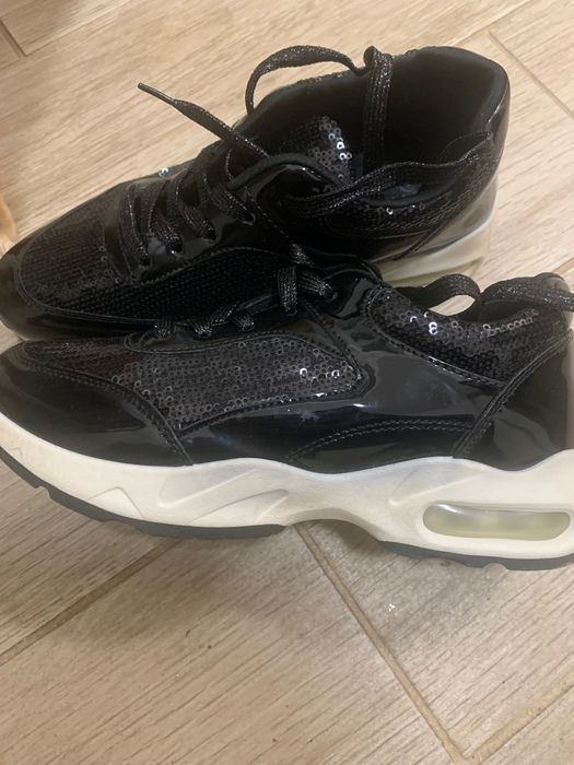 Чисто нови дамски маратонки