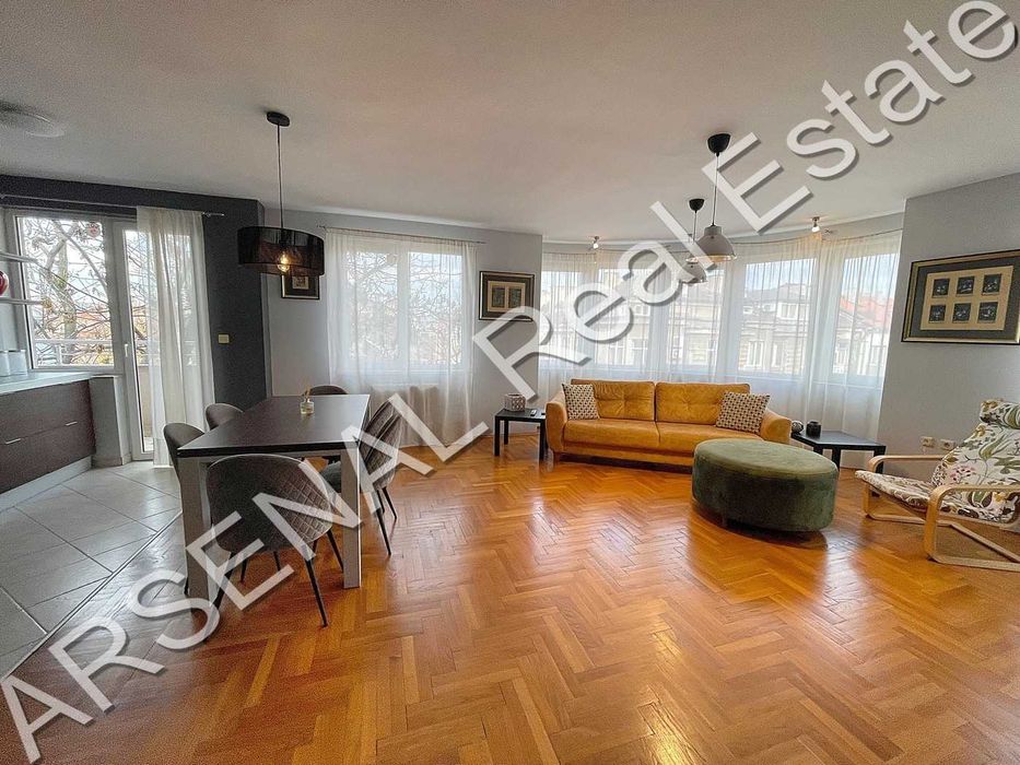 Тристаен апартамент под наем, Център