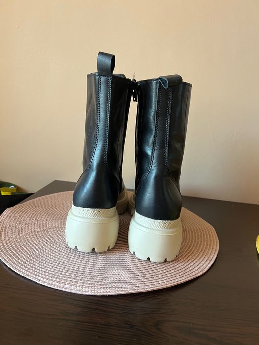 Нови кожени боти