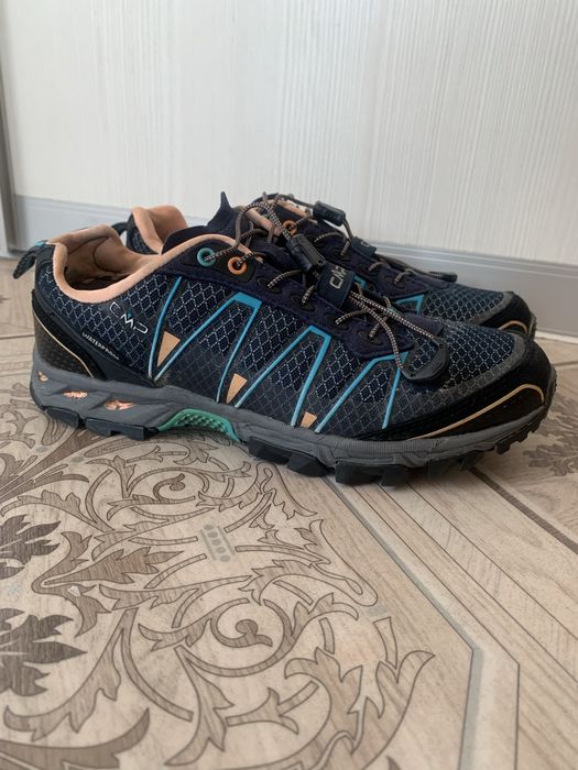 Продам женские термокросовки