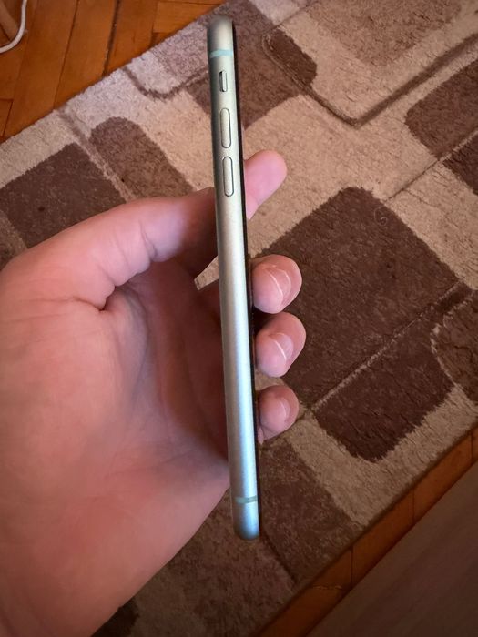 Продавам Iphone 11 128GB