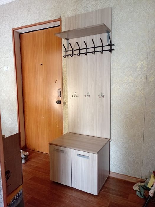 Прихожая вещалка с тумбочкой