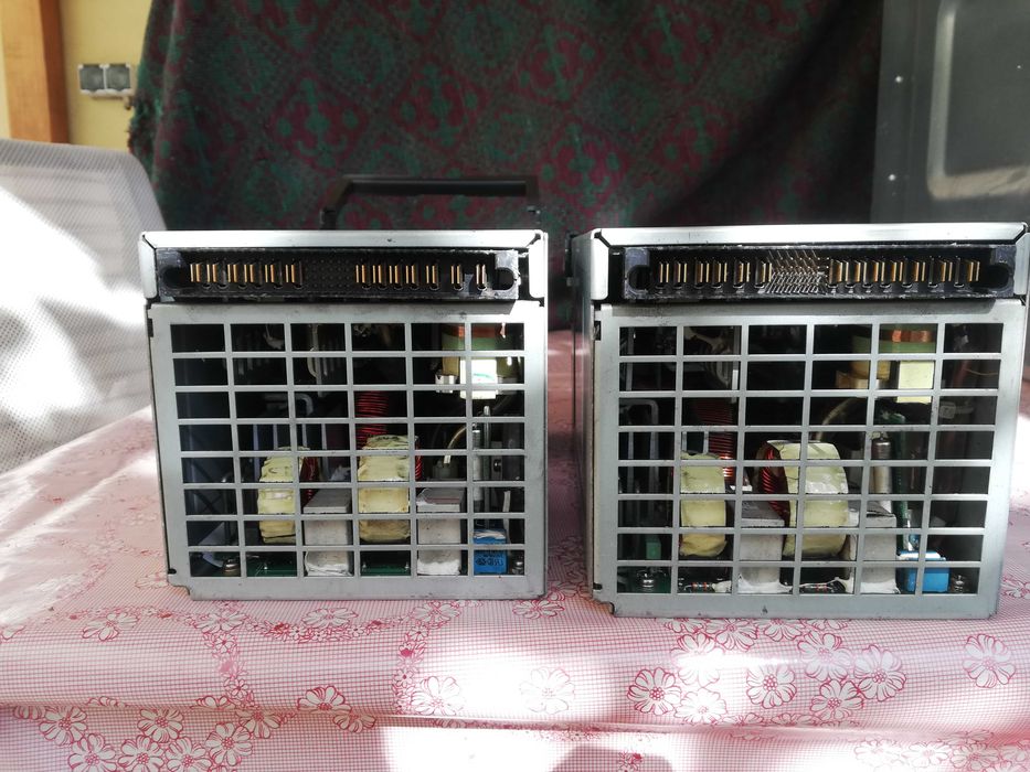 2 броя захранвания HP ESP114A