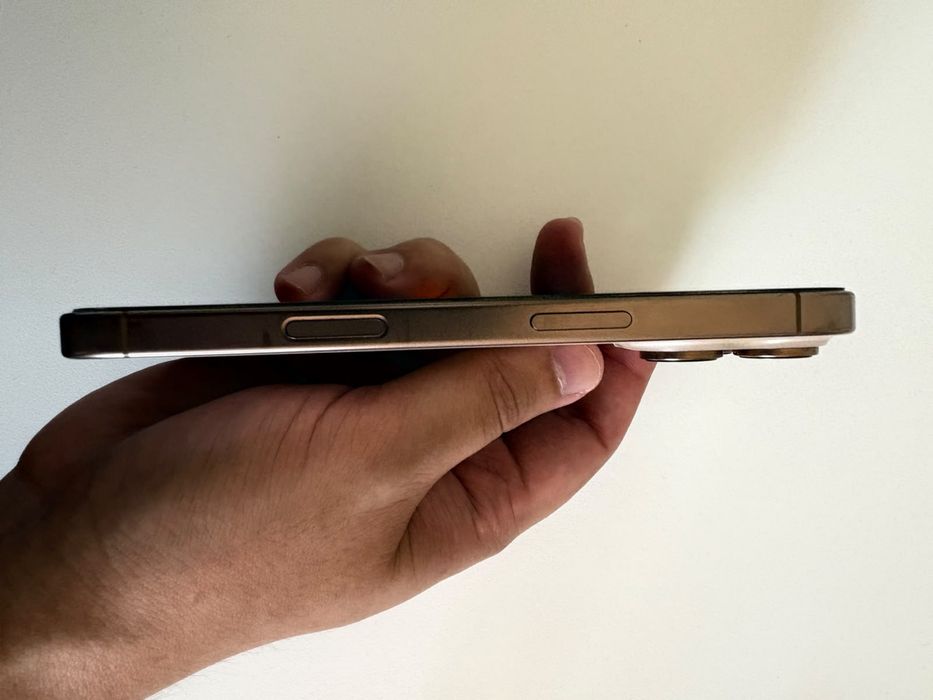 Продаю Iphone 16 pro