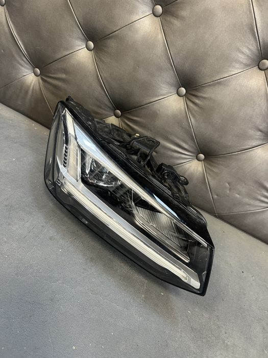 Audi Q2 кю2 фар фарове лед десен