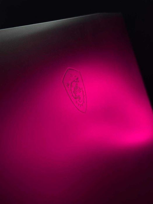Kuchli Igrovoy Noutbuk MSI Thin 17