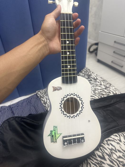 Продам укулелю б/у