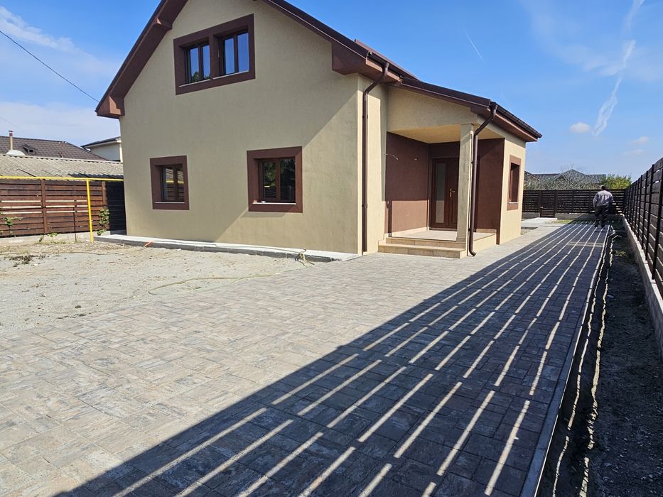 Casa de vanzare Slatioara ( la 2 pasi)