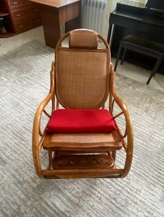 Кресло качалка из ротанга