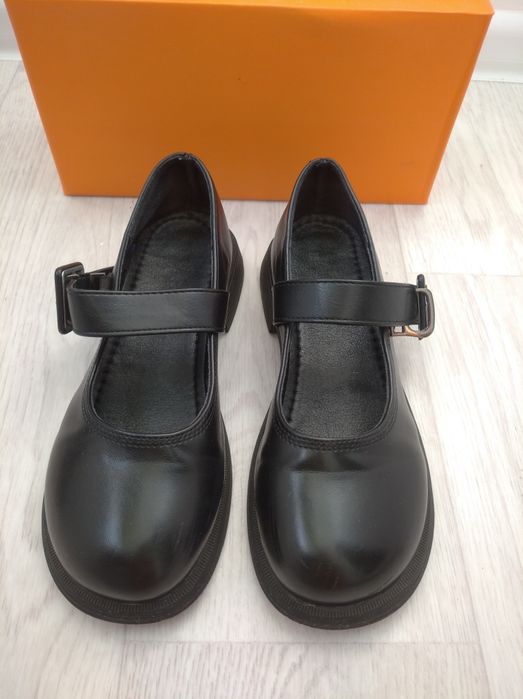 Школьные туфли на девочку