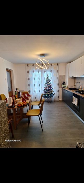 Vând casa 100 m² și curte 300m²