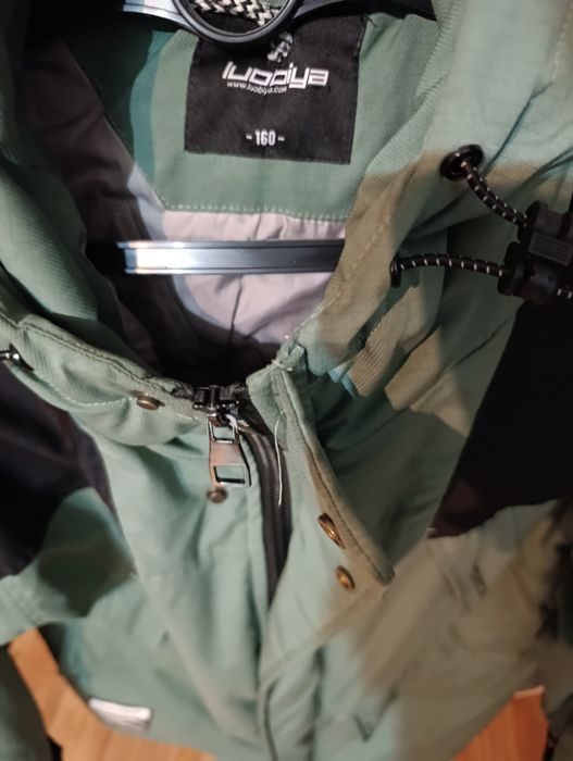 Продаю подростковую куртку.