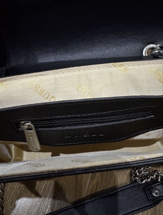 Дамска чанта Guess