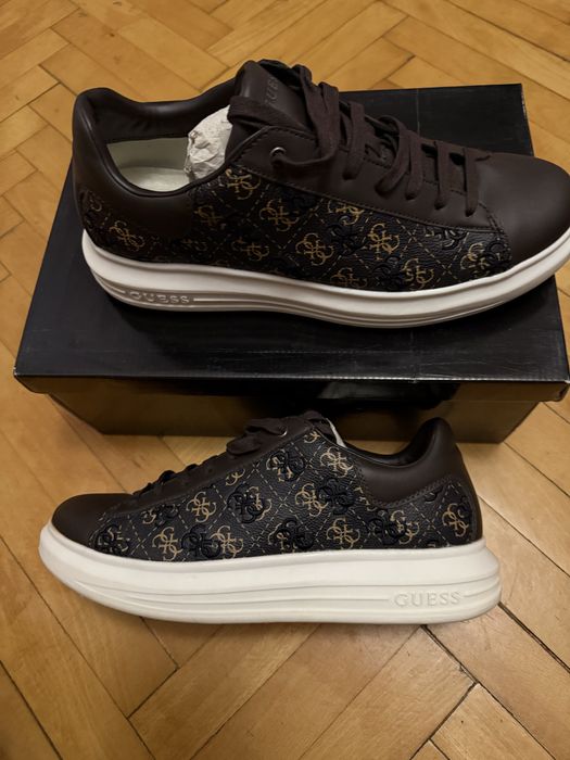 Кафяви кецове Guess номер 44. Оригинални!