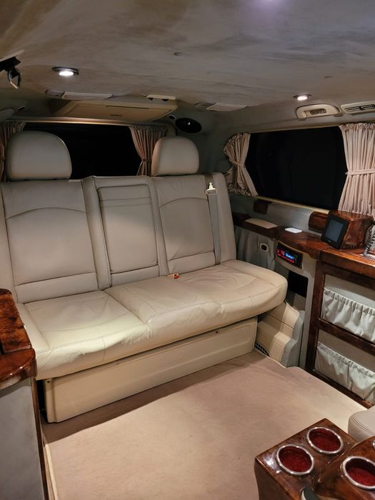 Inchiriez Limuzina Viano Vip