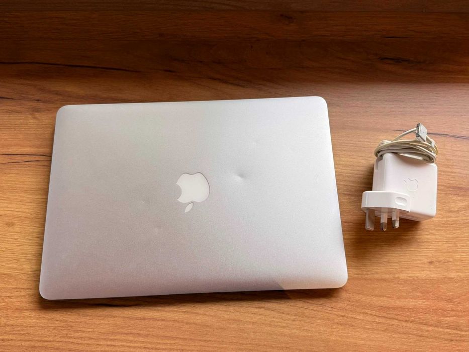 MacBook Air 13" 2017 i5 / 8GB RAM / 128GB SSD - Отлично Състояние