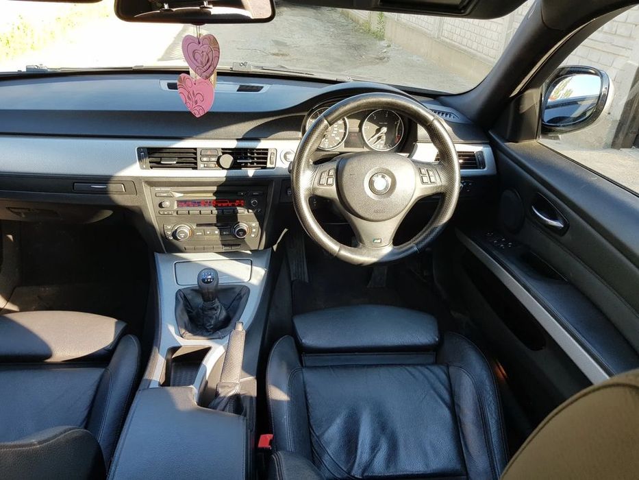 Dezmembram BMW E90 320D LCI usa fata dreapta/usa spate dreapta