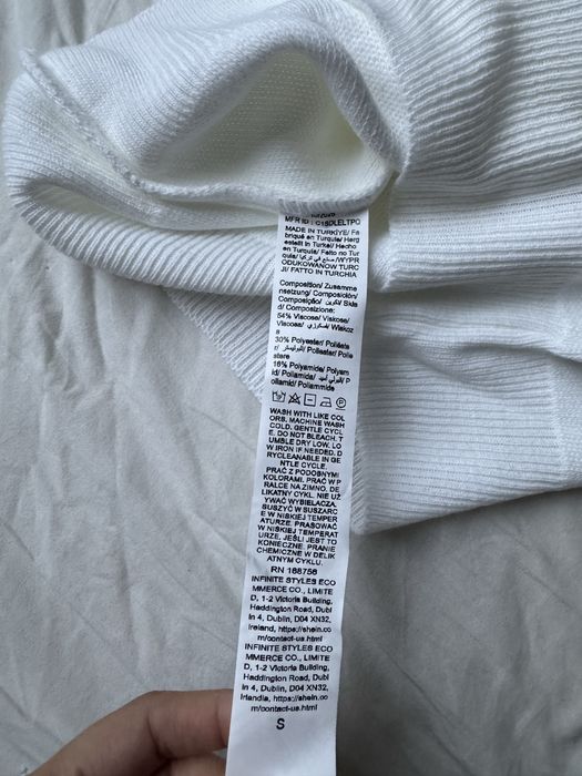 Vesta alba noua cu nasturi dama