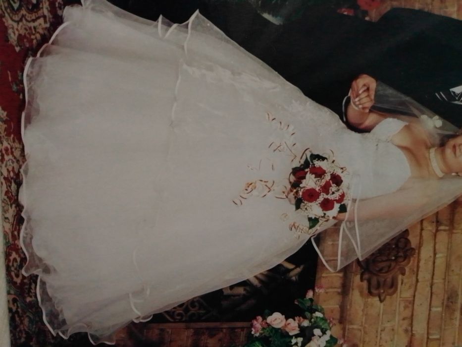 Свадебное платье 44-48 размер.