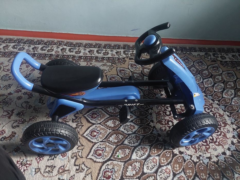 Велосипед, машина  и самокат