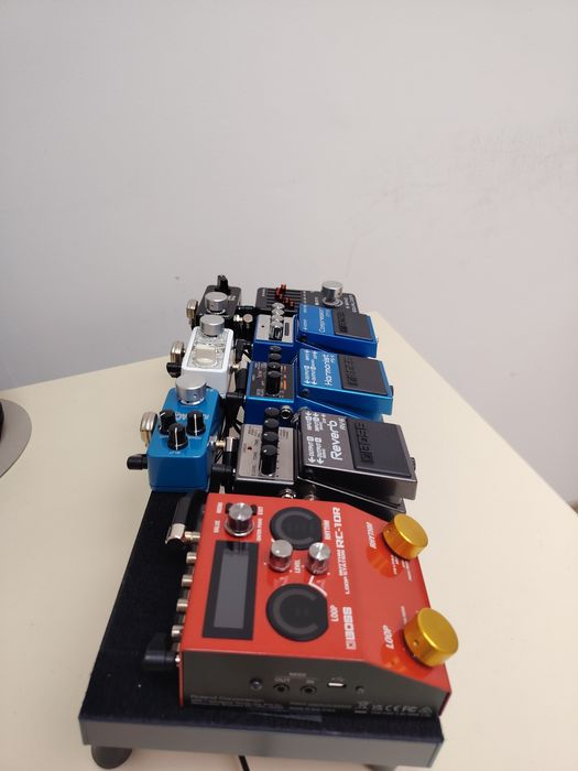 Продам  педалборд, педали эффектов