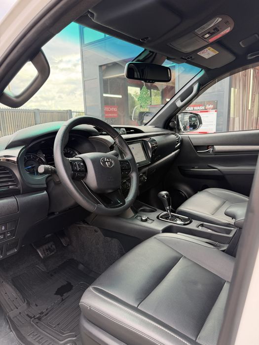Toyota hilux invincible