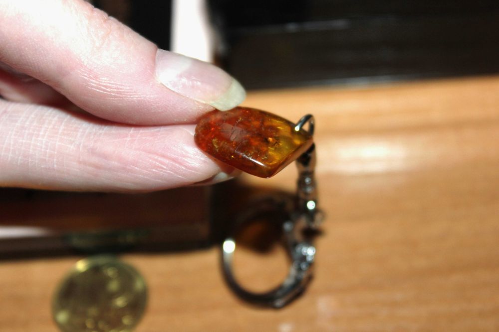 Брелок с янтарём