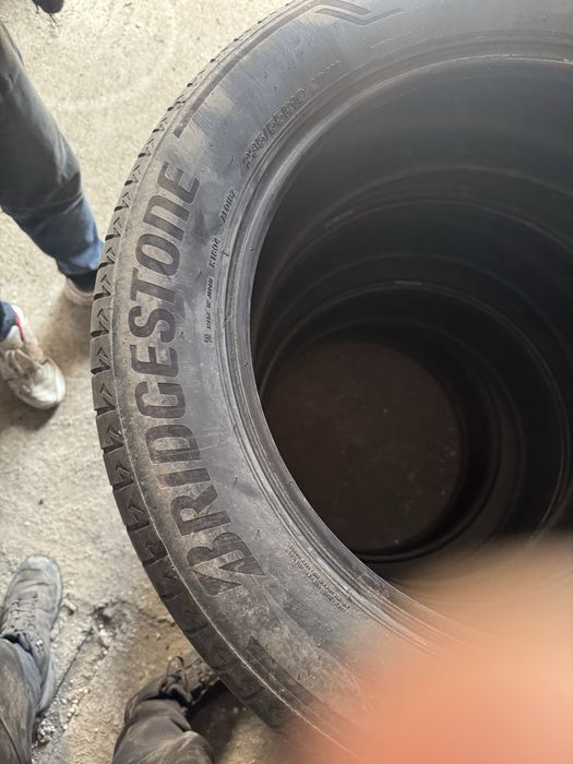 Продается шина Bridgestone, размер 235/55/19