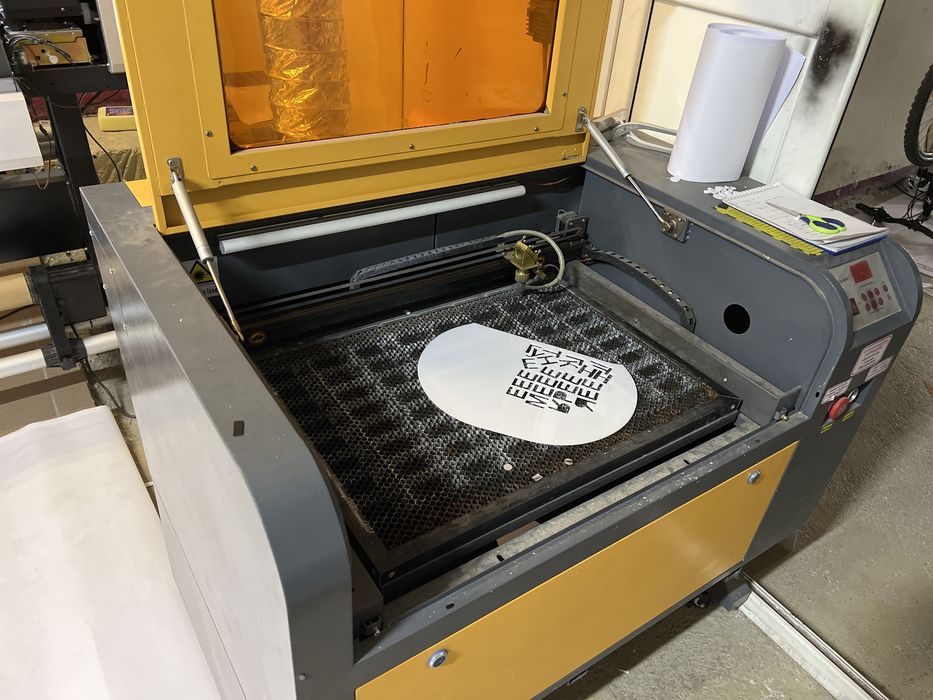 Печать баннер, самоклейка, интерьерный печать