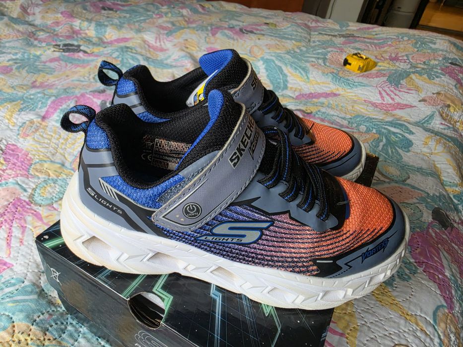 Adidasi Skechers marimea 32