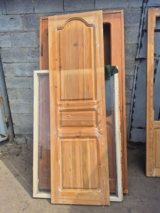 Продам двери деревянные