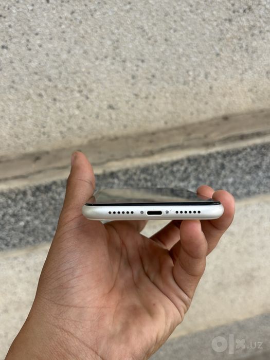 Iphone 11 srochno sotiladi narxini kelishtirip beramz