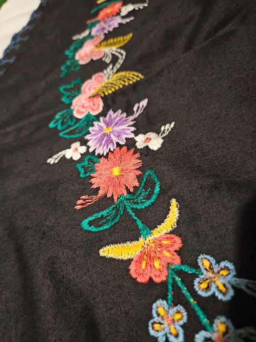 Ръчно бродирани народни престилки