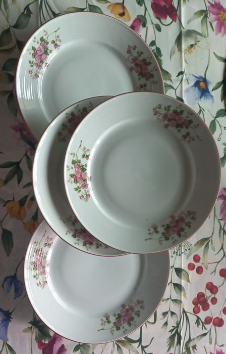 Български порцеланови чинии