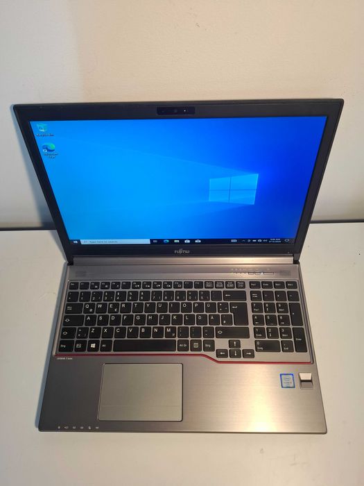 LaptopxFujitsu la 600 lei ,bateria tine 2 - 3 ore