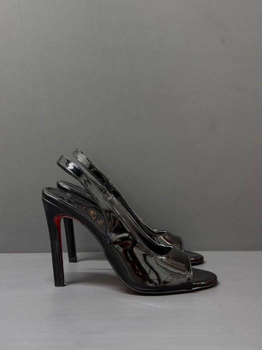 Pantofi Louboutin noi