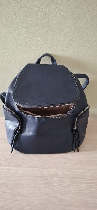 Rucsac din imitatie piele, albastru, model clasic, stare foarte bună