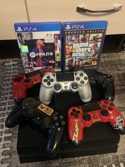 Продам PlayStation 4