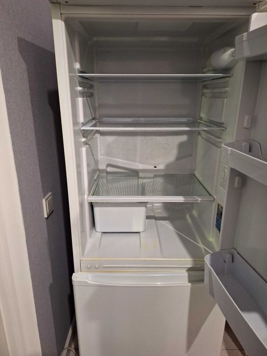 Холодильник б/у.