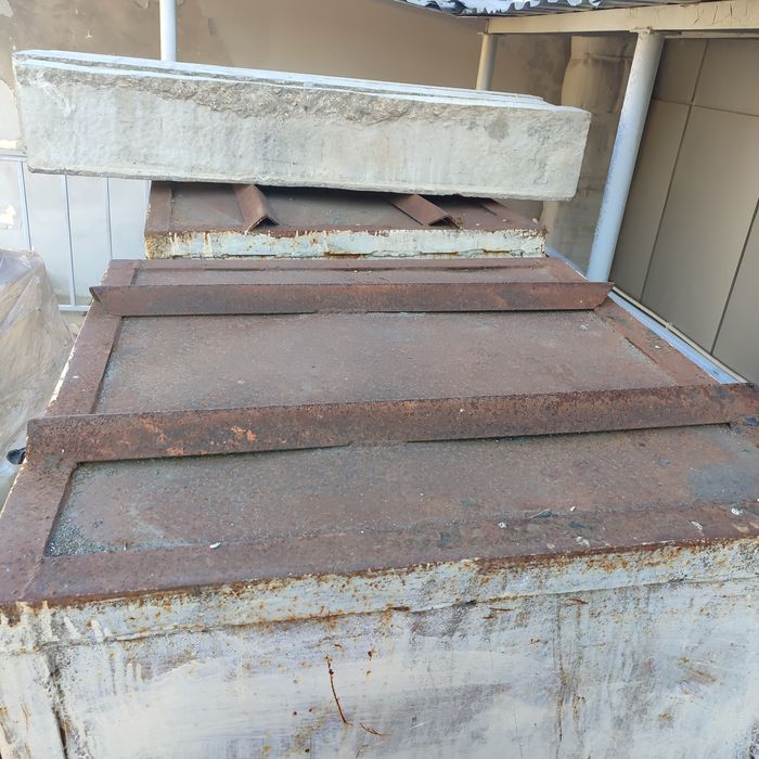 Мусорный контейнер