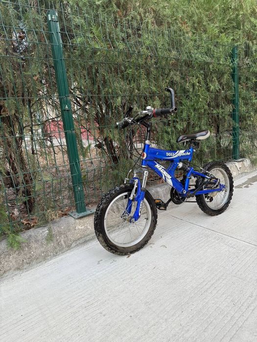 Продаётся детский велосипед синий ..для 7-8 лет ребёнку